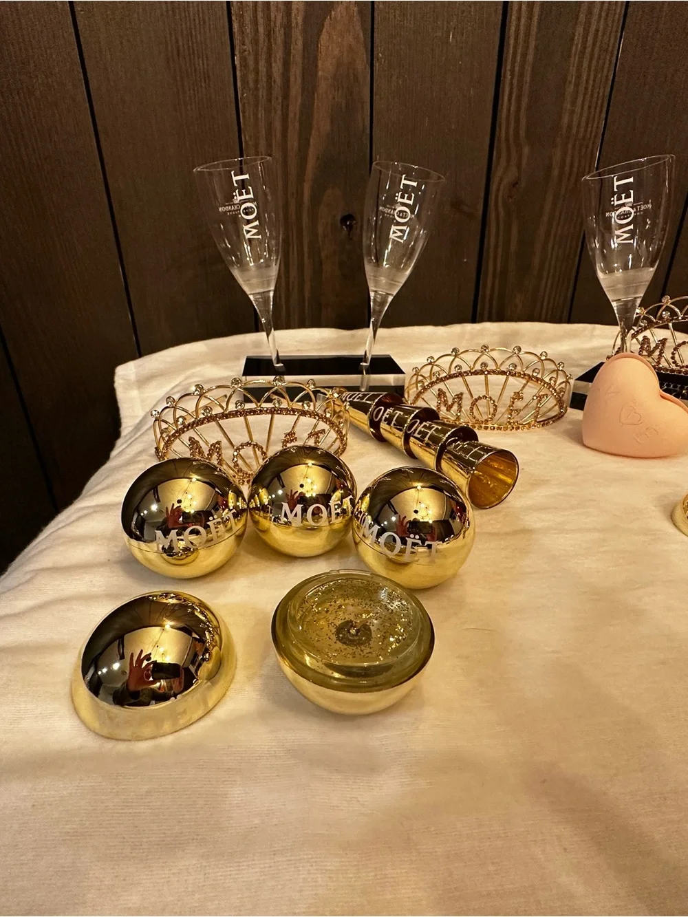Moët & Chandon Bachelorette Party Set 4 Champagne Flutes, Tiaras, Charms, Candle